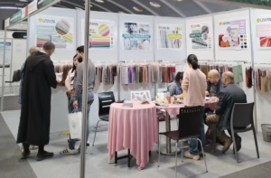 La empresa participa activamente en la e...